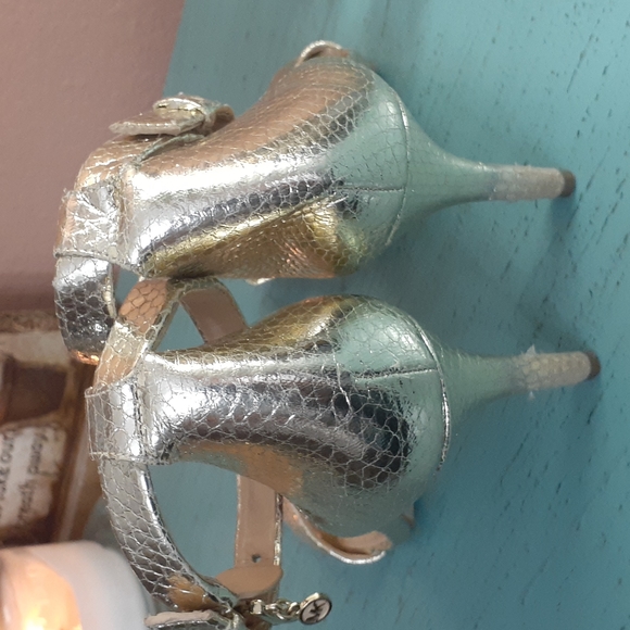MICHAEL KORS HEELS SZ 7.5 M - Picture 4 of 7
